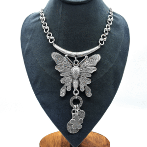 Collar corto de Mariposa Kelebek